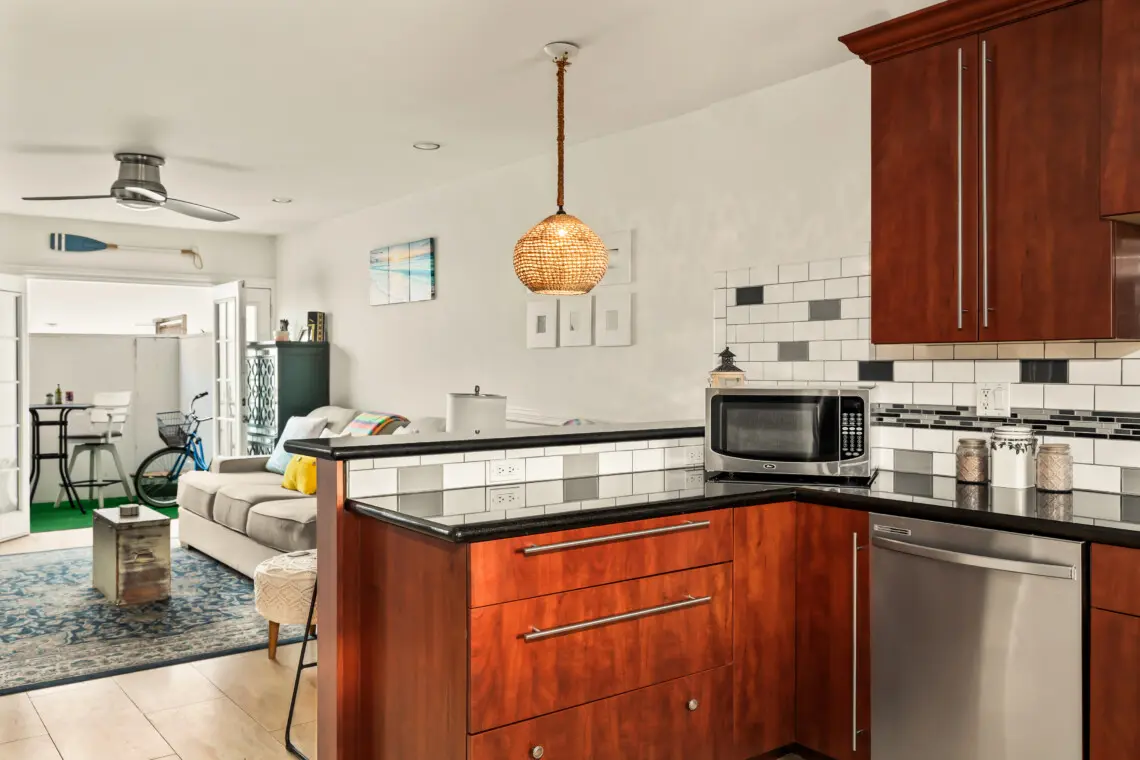 51a2a6a9 fe05 43ce 9a72 68f002a5d455