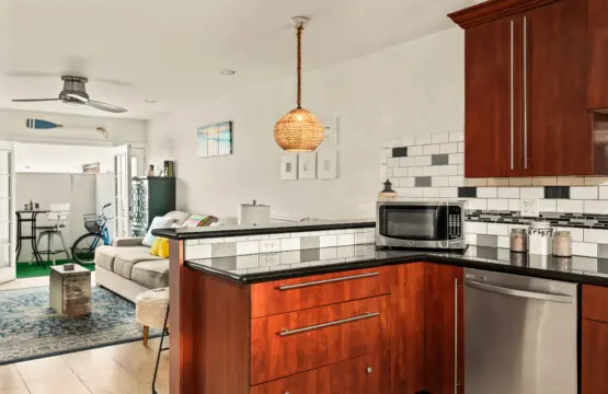 51a2a6a9 fe05 43ce 9a72 68f002a5d455