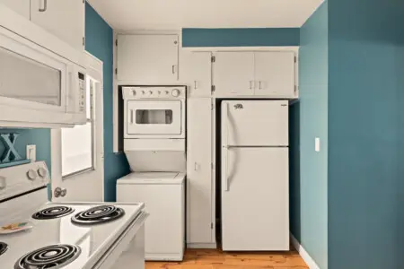 a10f996b 8c8d 4cf1 a4c8 2819a1f4e9f7