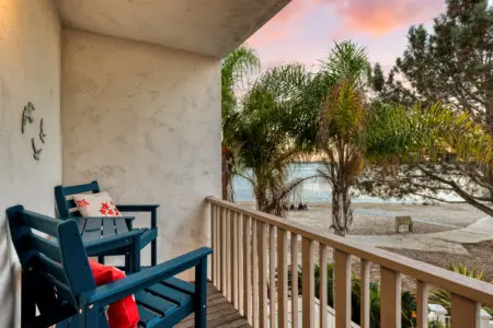 a6b73a4b 4b8a 465d a6ca de94396d1210